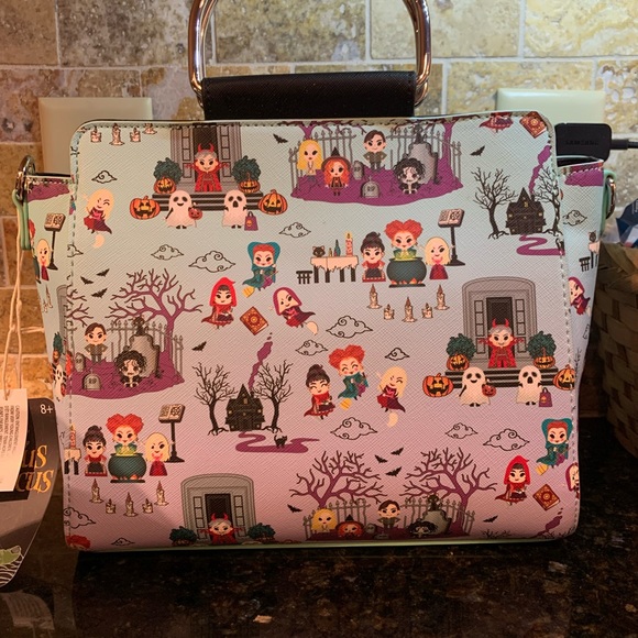 Loungefly Disney Hocus Pocus Scene Crossbody - Picture 2 of 8
